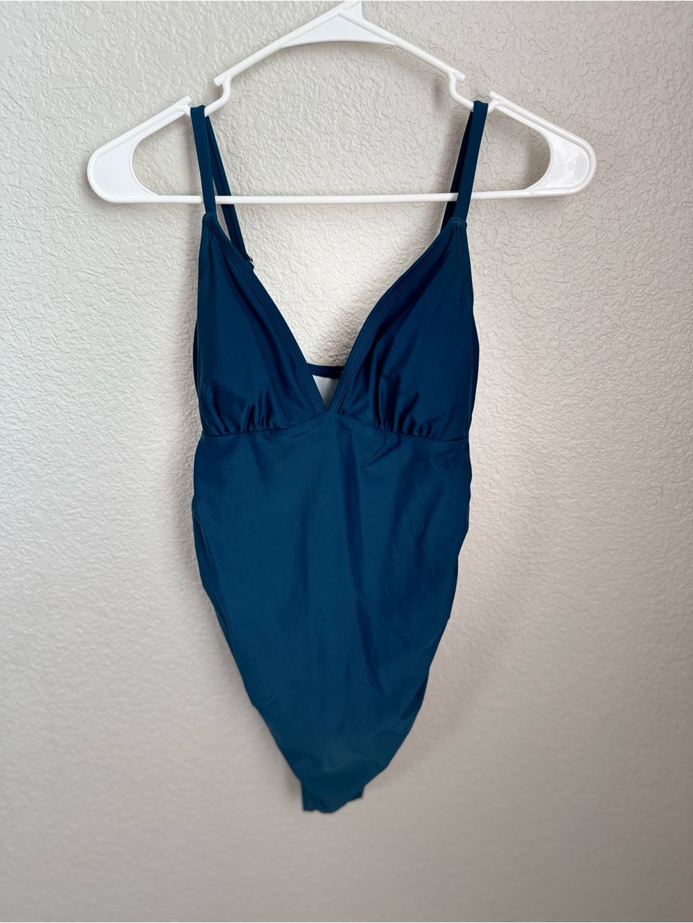 BUNDLE women’s maternity swimsuits x 4